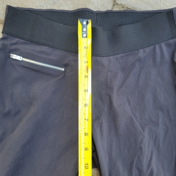 NWT Athleta Mod Trekki Zipper Crop Pant 4 - Picture 8 of 10